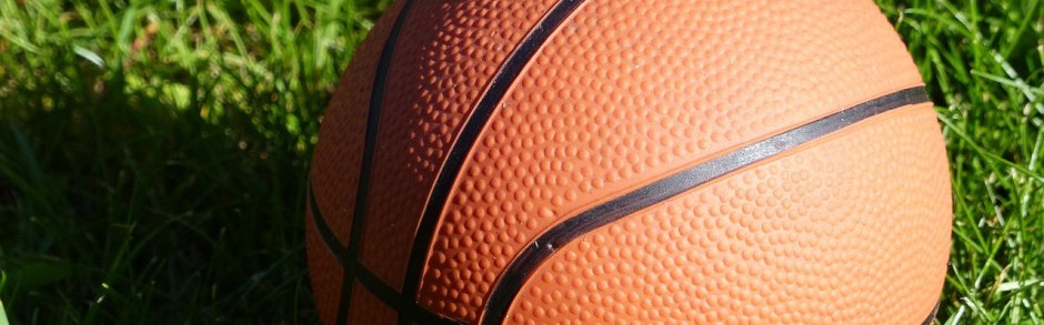 男篮热身赛战报：中国男篮2分惜败荷兰 上半场领先16分被逆转王俊杰丢绝平