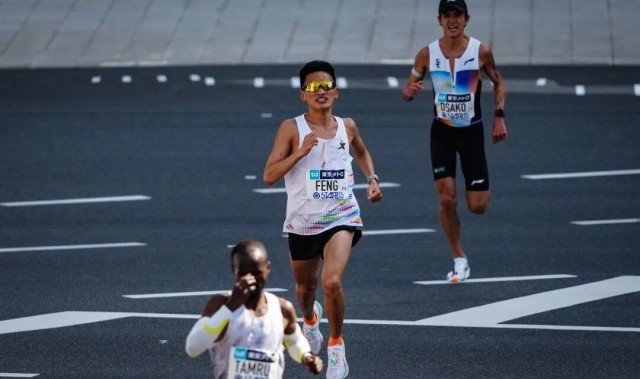 v体育-2:05:58！全新纪录！