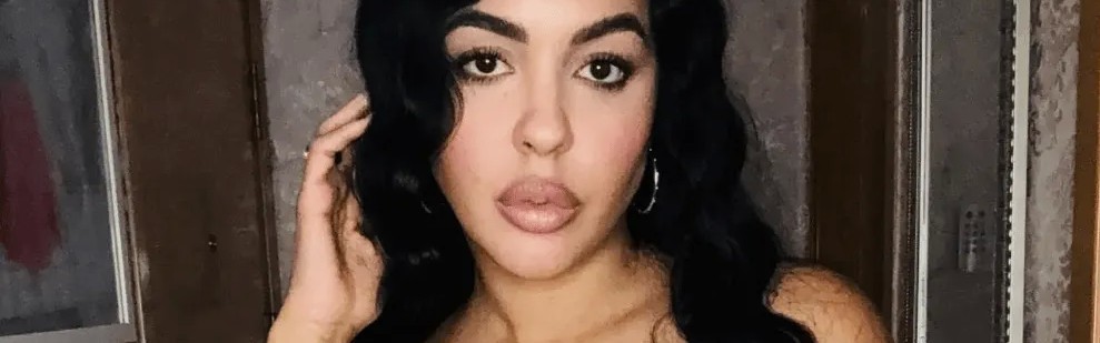 v站体育-一位单亲妈妈因长相酷似乔治娜，一夜之间在网络上爆红