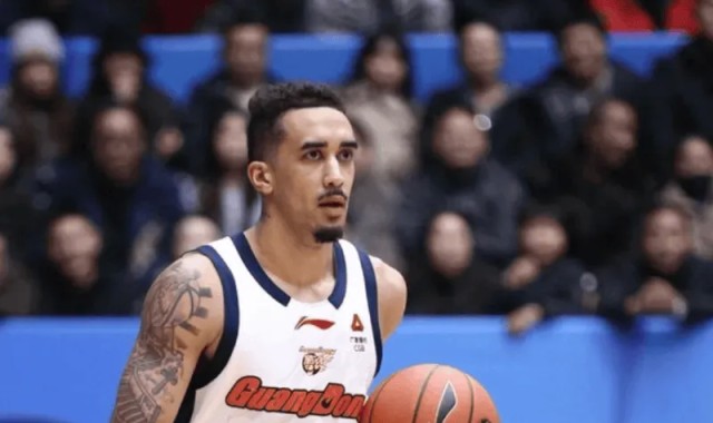 奎因单节11中7拿到17分，前三节23中16砍下38分7篮板6助攻