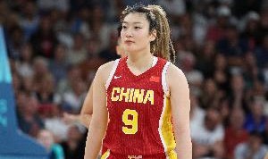 中国女篮无缘亚洲杯决赛、中国女篮李梦词条同时冲上热搜榜